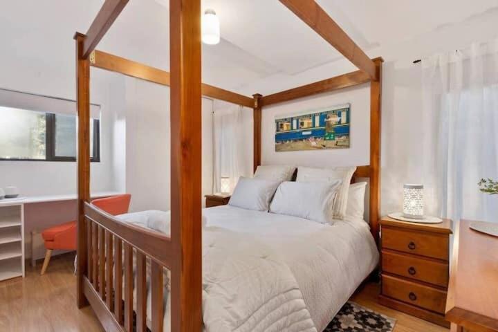 Holiday home Treetops-large 9km To Cbd Sleeps 10