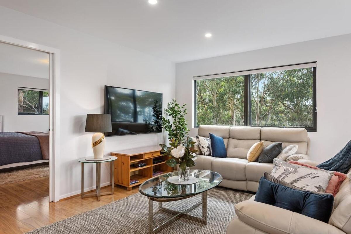 Treetops-large 9km To Cbd Sleeps 10 Holiday home